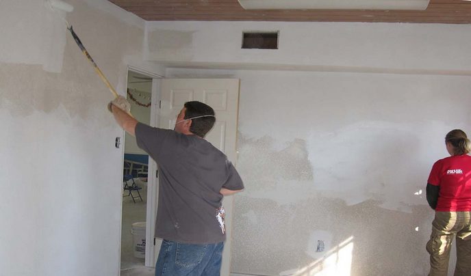 нанесение клея для флока